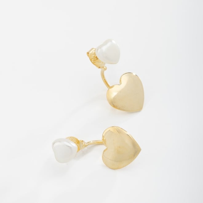 BR-01270-BRINCO BANHADO A OURO 18K COM BASE EM FORMATO DE CORAÇÃO COM DETALHE EM PÉROLA