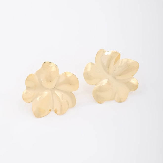 BR-01332 BRINCO BANHADO A OURO 18K EM FORMATO DE FLOR COM DESIGN ORGÂNICO