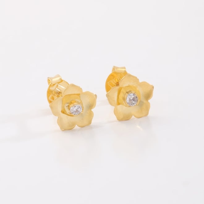 BR-01393 BRINCO BANHADO A OURO 18K DE FLOR COM DETALHE CENTRAL EM ZIRCÔNIA