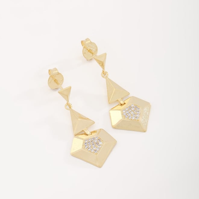 BR-01521 BRINCO BANHADO A OURO 18K COM DESIGN GEOMÉTRICO COMPOSTO POR TRIÂNGULOS