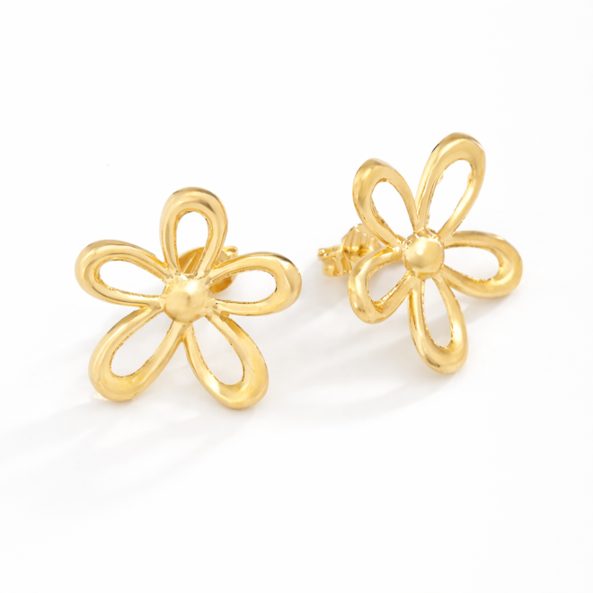 BR-01549 BRINCO BANHADO A OURO 18K EM FORMATO DE FLOR COM DESIGN VAZADO