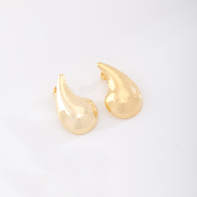 BR-01649 BRINCO BANHADO A OURO 18K COM DESIGN EM FORMATO DE GOTA LISA
