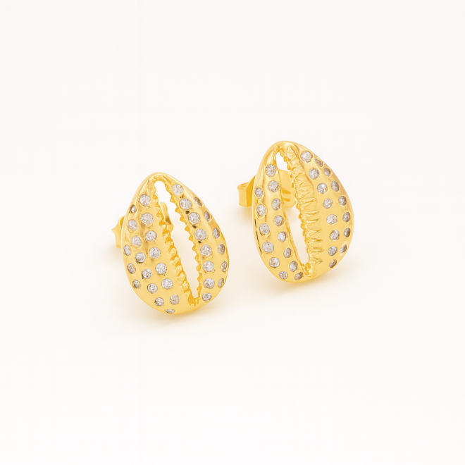 BR-01677 BRINCO BANHADO A OURO 18K EM FORMATO DE BUZIOS EM ZIRCÔNIAS