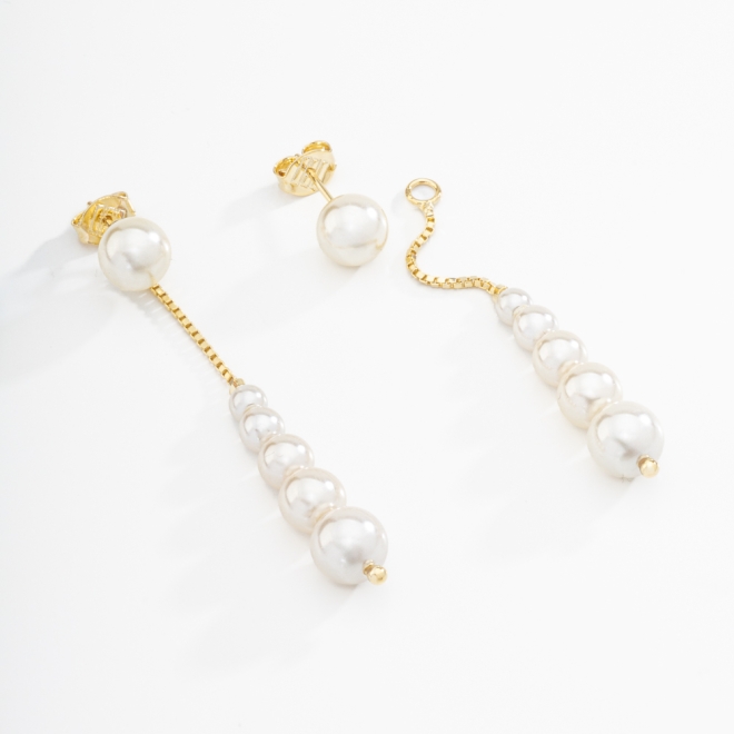 BR-01881 BRINCO BANHADO A OURO 18K COM PÉROLA E CORRENTE COM PÉROLAS EM CASCATA