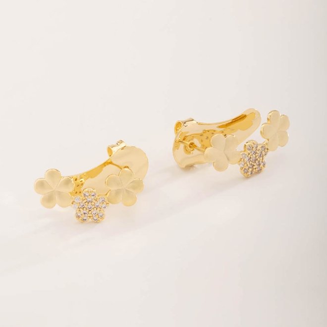BR-01937 BRINCO EAR CUFF COM FLORES DELICADAS E APLICAÇÃO DE ZIRCÔNIAS