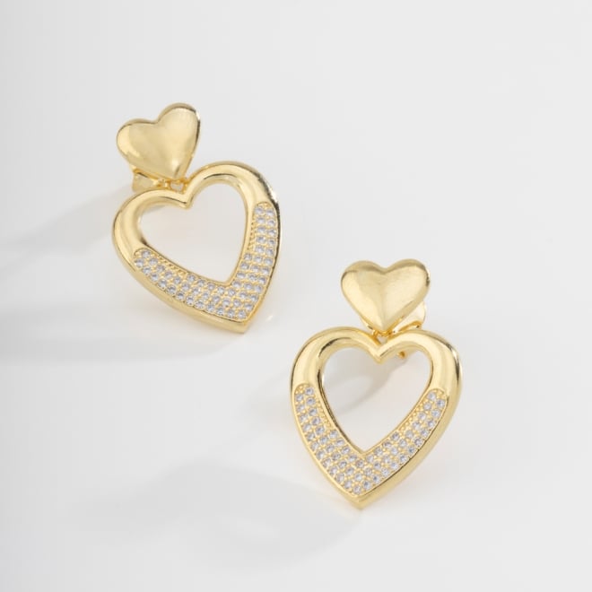 BR-02183 -BRINCO BANHADO A OURO 18K COM DESIGN EM CORAÇÃO