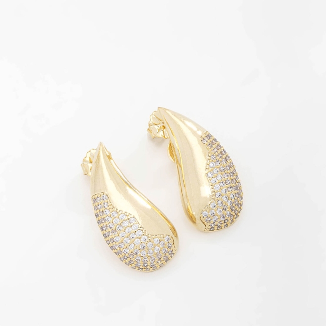 BR-02284 BRINCO BANHADO A OURO 18K EM FORMATO GOTA COM DETALHES EM ZIRCÔNIAS
