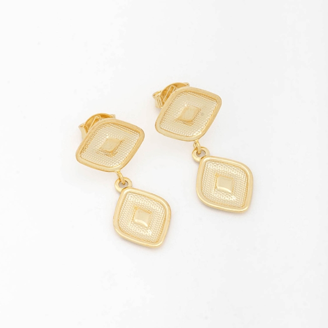 BR-02295 BRINCO BANHADO A OURO 18K COM DESIGN GEOM&Eacute;TRICO DUPLO