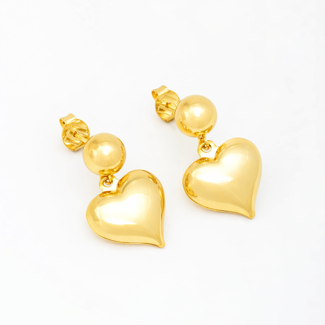 BR-02389 BRINCO BANHADO A OURO 18K COM ESFERA LISA E PINGENTE EM FORMATO DE CORAÇÃO