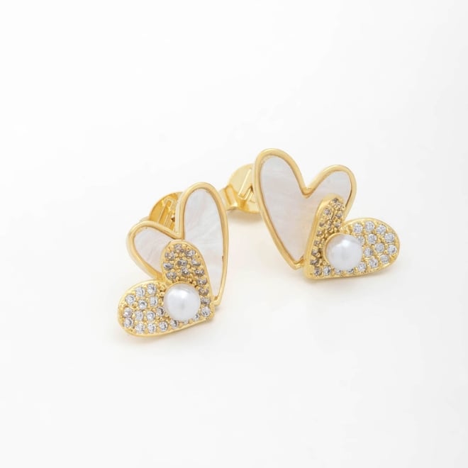 BR-02399 BRINCO BANHADO A OURO 18K COM DESIGN DE CORAÇÕES SOBREPOSTOS.