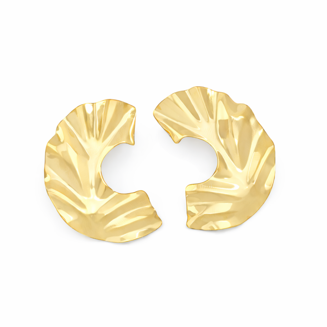 BR-02636 BRINCO BANHADO A OURO 18K COM DESIGN ORGÂNICO EM FORMATO CURVO