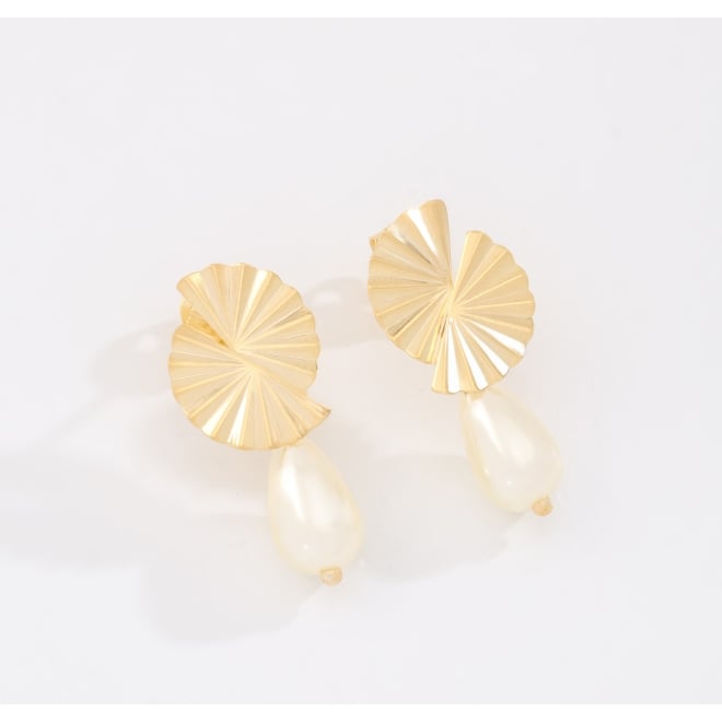 BR-02660-BRINCO BANHADO A OURO 18K COM DESIGN EM ESPIRAL E PINGENTE DE PÉROLA