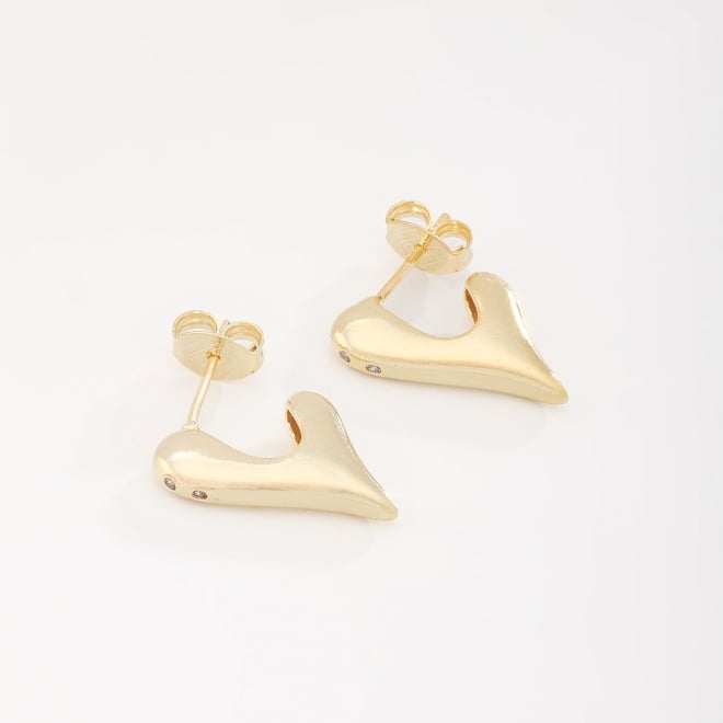 BR-02687-BRINCO BANHADO A OURO 18K COM DESIGN ORGÂNICO EM FORMATO DE CORAÇÃO