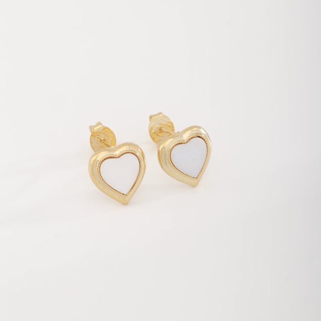 BR-02721 BRINCO BANHADO A OURO 18K EM FORMATO DE CORAÇÃO COM DETALHE EM MADREPÉROLA