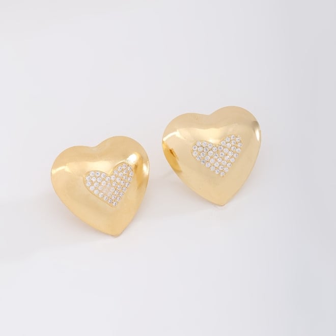 BR-02858-BRINCO BANHADO A OURO 18K EM FORMATO DE CORAÇÃO