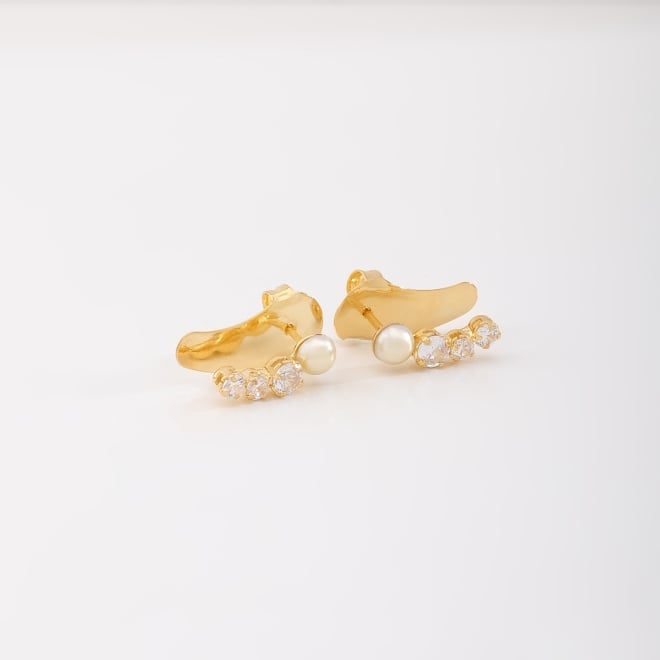 BR-02864 BRINCO BANHADO A OURO 18K COM DETALHE EM PÉROLA E ZIRCÔNIAS