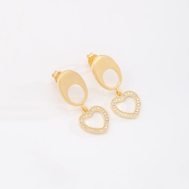 BR-02895 BRINCO BANHADO A OURO 18K COM BASE OVAL E PINGENTE EM FORMATO DE CORAÇÃO CRAVEJADO EM ZIRCÔNIAS