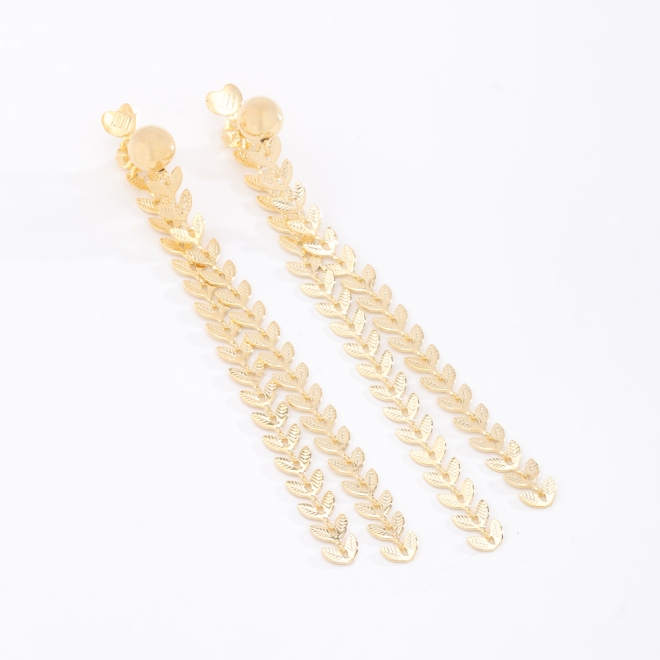 BR-02915 BRINCO BANHADO A OURO 18K COM DESIGN LONGO DE FOLHAS ENTRELAÇADAS