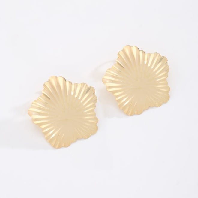 BR-02943 BRINCO BANHADO A OURO 18K COM DESIGN EM FORMATO DE FLOR METALIZADA