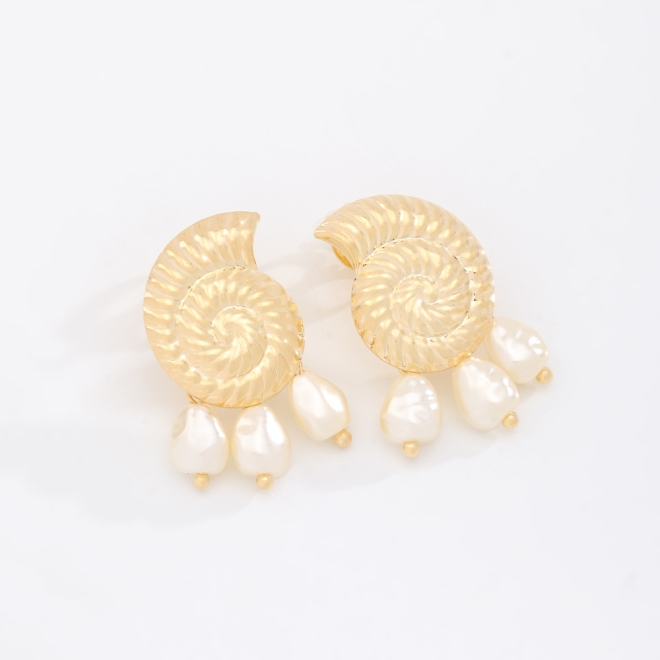 BR-02946 BRINCO BANHADO A OURO 18K COM DESIGN EM ESPIRAL E PINGENTES EM PÉROLAS