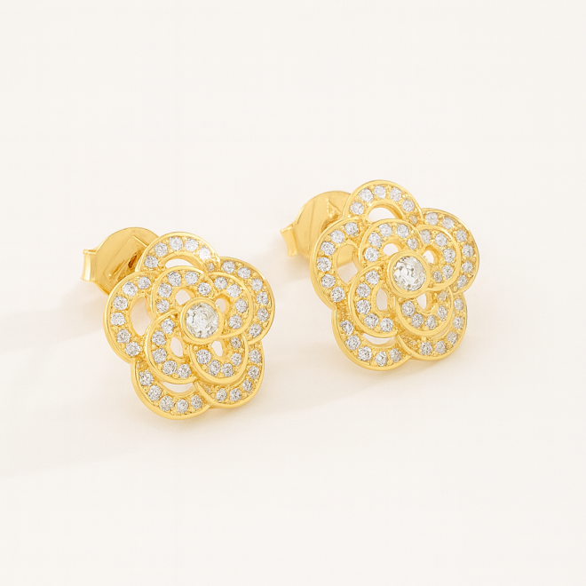 BR-03005 BRINCO BANHADO A OURO 18K COM DESIGN DE FLOR ENTRELAÇADA EM ZIRCÔNIAS QUE DESTACAM BRILHO E SOFISTICAÇÃO