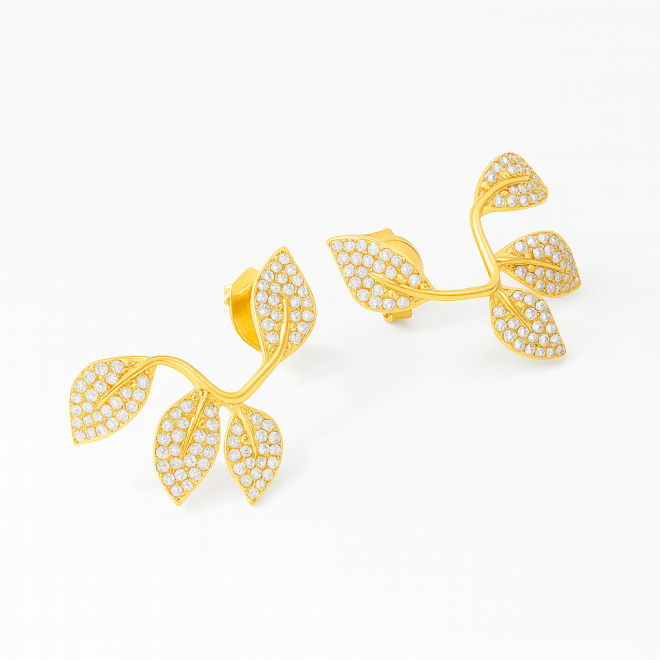 BR-03011 BRINCO BANHADO A OURO 18K EM FORMATO DE FOLHAS EM ZIRCÔNIAS