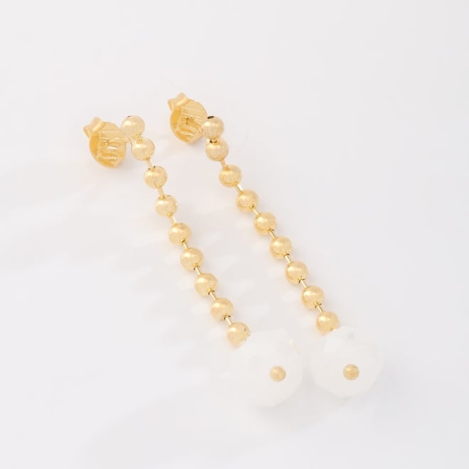BR-03048 BRINCO BANHADO A OURO 18K COM DESIGN ALONGADO EM ESFERAS POLIDAS