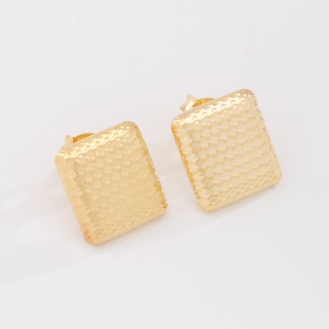 BR-03069 BRINCO BANHADO A OURO 18K COM DESIGN QUADRADO E SUPERFÍCIE TEXTURIZADA