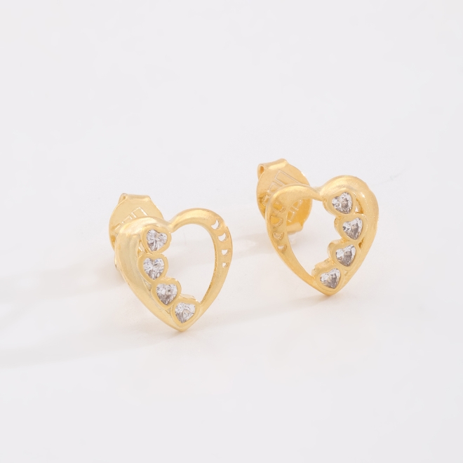 BR-03139 BRINCO BANHADO A OURO 18K DE CORAÇÃO VAZADO COM DETALHES EM ZIRCÔNIAS