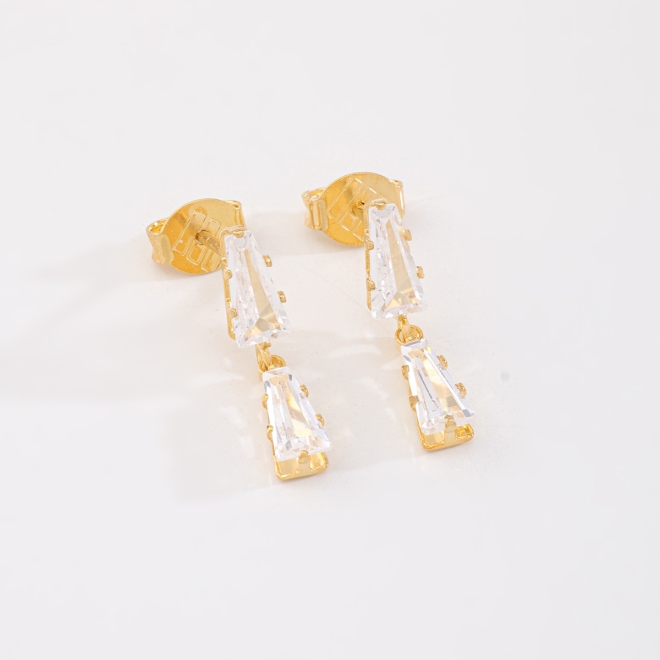 BR-03149 BRINCO BANHADO A OURO 18K COM DESIGN EM TRAPÉZIO DE ZIRCÔNIA BAGUETE