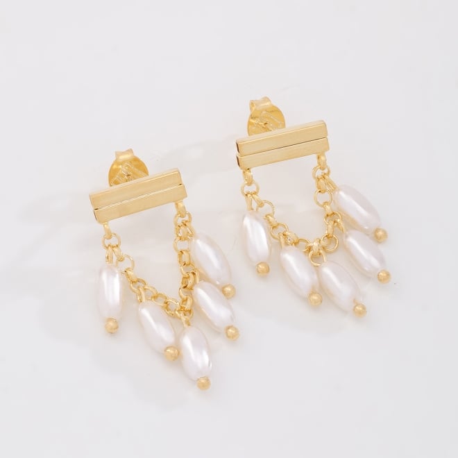 BR-03171 BRINCO BANHADO A OURO 18K COM DETALHES EM P&Eacute;ROLAS ALONGADAS