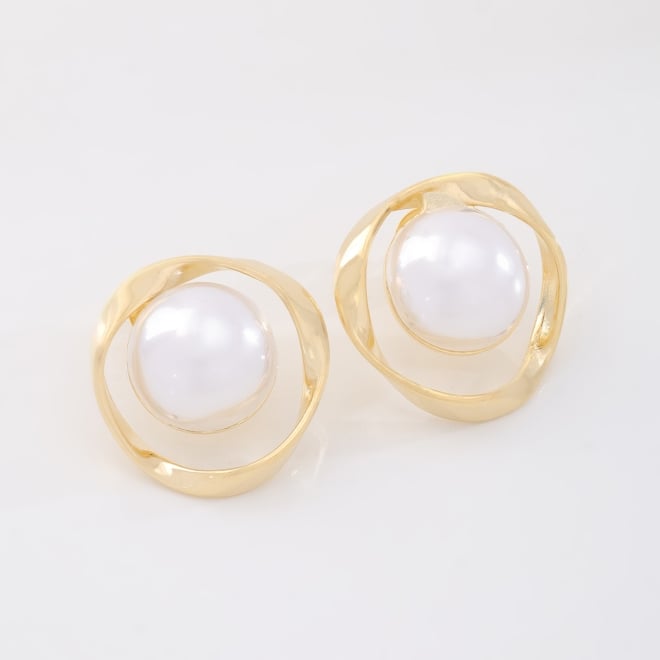 BR-03209 BRINCO COM PÉROLA SHELL E DESIGN ORGÂNICO VAZADO