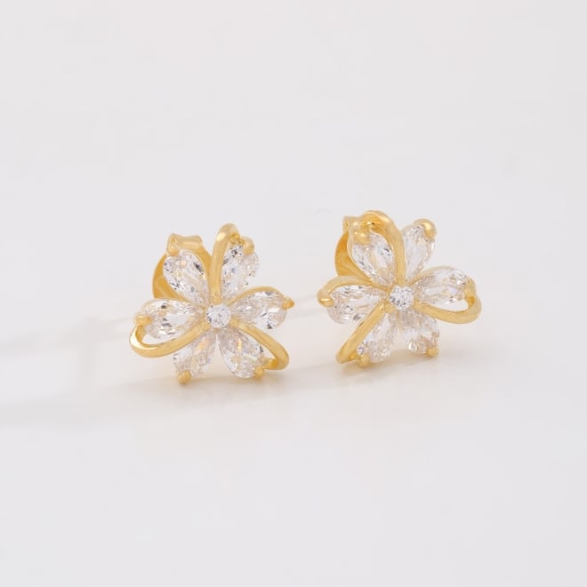 BR-03257 BRINCO FLOR COM ZIRCÔNIAS NAVETE CRISTAL