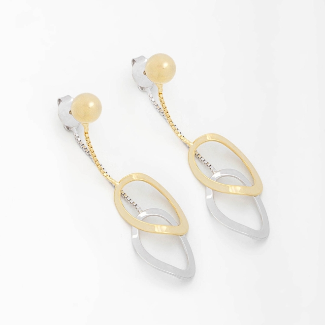 BRM-01103 BRINCO BANHADO A OURO 18K COM DESIGN PENDENTE EM ELOS ENTRELAÇADOS E DETALHES EM RÓDIO