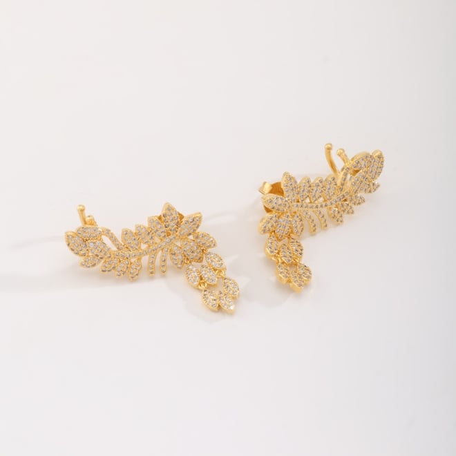 BX-0079 BRINCO BANHADO A OURO 18K EM EAR CUFF COM DESIGN ORGÂNICO EM FOLHAGENS CRAVEJADO