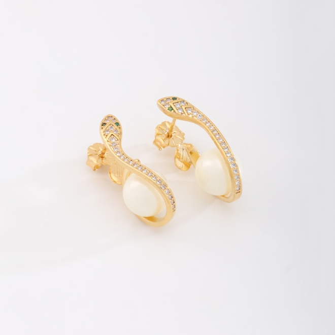 BX-0168 BRINCO BANHADO A OURO 18K DE COBRA CRAVEJADO EM ZIRCÔNIAS E APLICAÇÃO DE PÉROLA