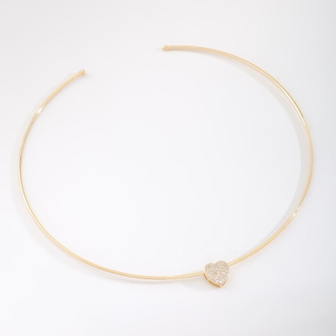CH-0329 CHOKER COM DESIGN RÍGIDO E PINGENTE DE CORAÇÃO EM ZIRCÔNIAS