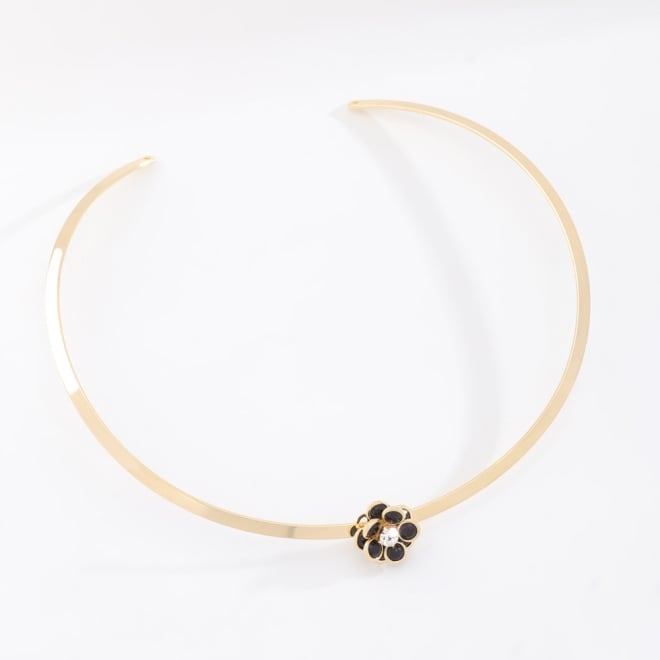 CH-0343 CHOKER DE ARO BANHADA A OURO 18K COM PINGENTE DE FLOR.