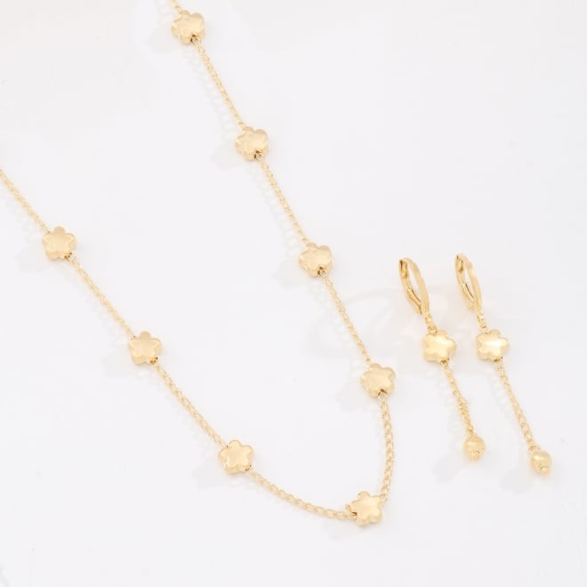 CI-00090 CONJUNTO INFANTIL BANHADO A OURO 18K COM DETALHES EM FORMATO DE FLOR.