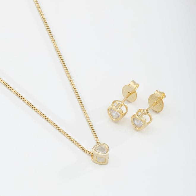 CJ-00362 CONJUNTO BANHADO A OURO 18K COM PINGENTE E BRINCOS EM FORMATO DE CORAÇÃO