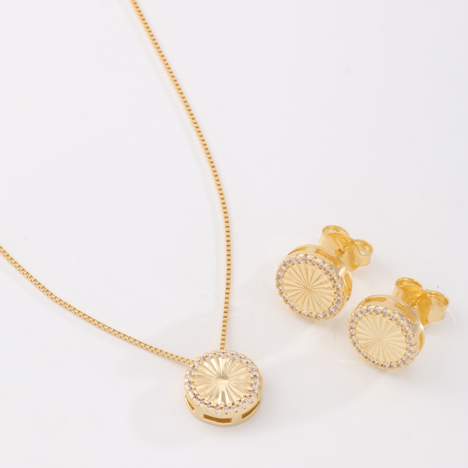 CJ-00385 CONJUNTO BANHADO A OURO 18K COM PINGENTE E BRINCOS EM FORMATO REDONDO