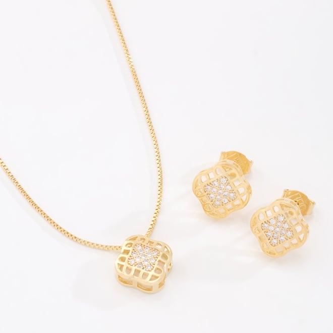 CJ-00389 CONJUNTO BANHADO A OURO 18K COM PINGENTE E BRINCOS EM DESIGN GEOMÉTRICO VAZADO