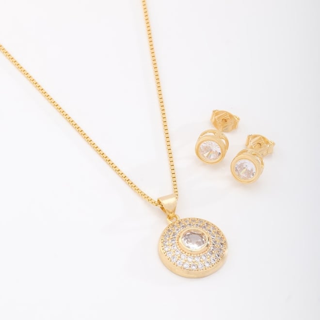 CJS-00036 CONJUNTO BANHADO A OURO 18K COM DESIGN SOFISTICADO E CONTEMPORÂNEO,COLAR COM PINGENTE REDONDO CRAVEJADO EM ZIRCÔNIAS CRISTAL.