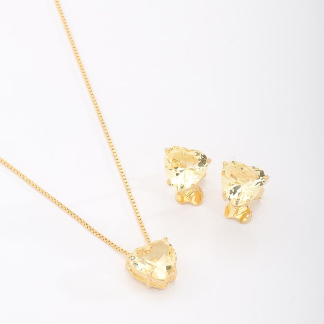 CJS-00077 CONJUNTO BANHADO A OURO 18K COM DESIGN ROMÂNTICO E SOFISTICADO, APRESENTANDO COLAR COM PINGENTE EM FORMATO DE CORAÇÃO COM ZIRCÔNIA LAPIDADA