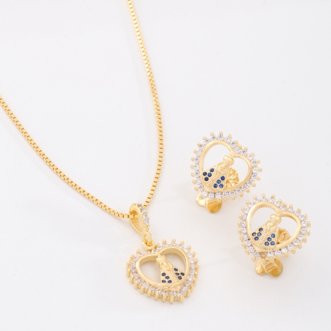 CJS-00121 CONJUNTO BANHADO A OURO 18K COM CORAÇÃO CRAVEJADO EM ZIRCÔNIAS E NOSSA SENHORA APARECIDA
