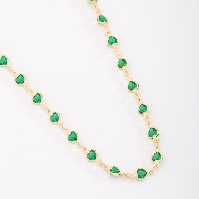 CX-0014 CHOKER BANHADA A OURO 18K COM CORRENTE DELICADA E PINGENTES DE CORAÇÃO COM ZIRCÔNIAS.