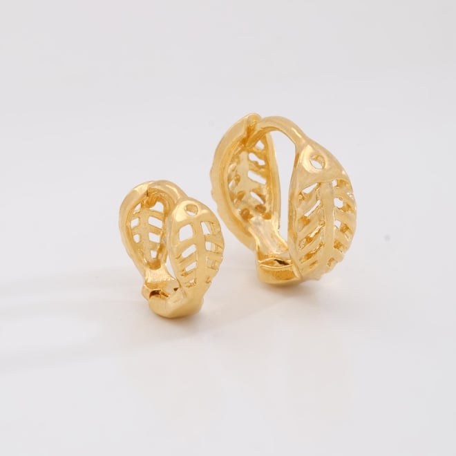 DAC-0010 - BRINCO BANHADO A OURO 18K EM FORMATO DE FOLHA