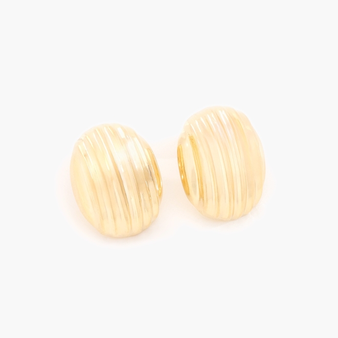 BR-02970 BRINCO BANHADO A OURO 18K COM DESIGN TEXTURIZADO