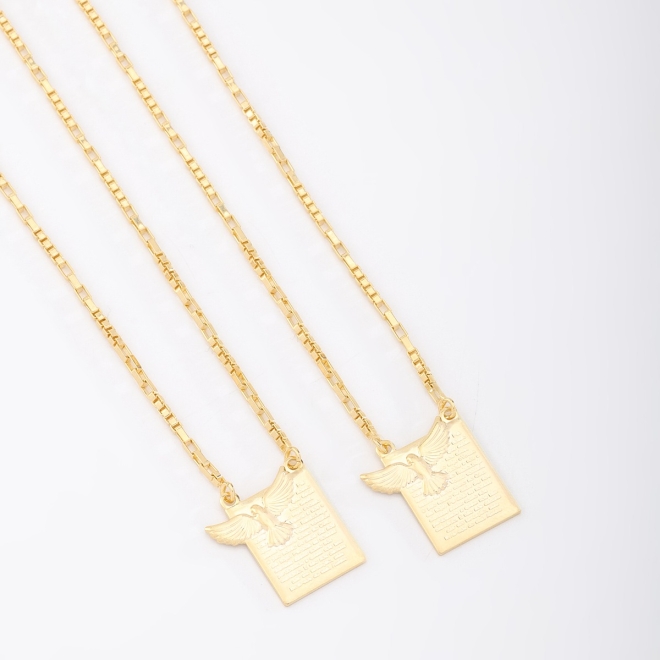 ES-0020 ESCAPULÁRIO BANHADO A OURO 18K COM MEDALHAS DO ESPÍRITO SANTO