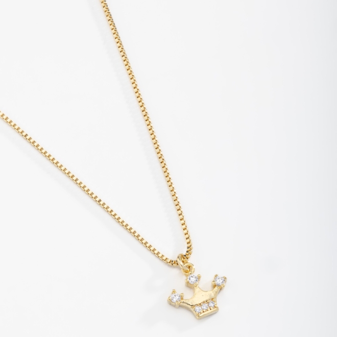 GI-00048 COLAR INFANTIL BANHADO A OURO 18K COM PINGENTE EM FORMATO DE COROA CRAVEJADO